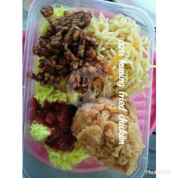 Nasi Kuning Ayam Fried Chicken