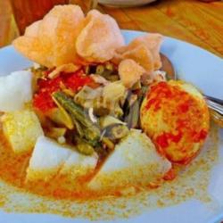 Lontong Sayur Komplit Telor Dan Tahu