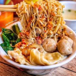 Mie Pangsit Pedas Setan