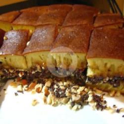 Martabak Manis Istimewa ( Coklat Kacang Keju )