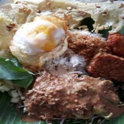 Nasi Pecel Ikan Telor, Dadar Jagung Dan Tempe