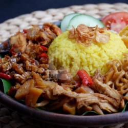 Nasi Kuning Khas Sulawesi