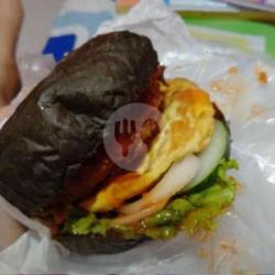 Black Burger Crispy Telur