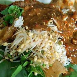 Lontong Pecel Plus Ati Ampela