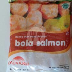 Bola Ikan Salmon