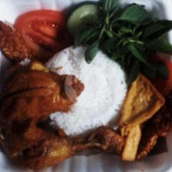 Lalapan Ayam Goreng Maknyus 1