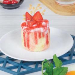 Strawberry Yougurt Cream Cake