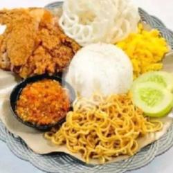 Ayam Penyet   Nasi   Indomie Goreng