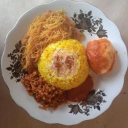 Nasi Kuning Telur Balado