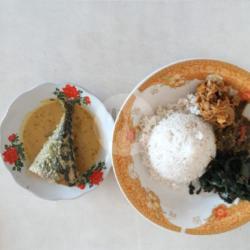 Nasi Tongkol Gulai Kuning