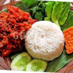 Nasi Ayam Gemprek Tempe Sambel Terasi