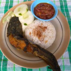 Paket Nasi Lele Goreng