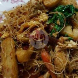 Shrimp Paste Fried Beehoon