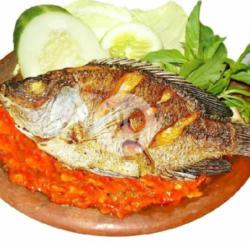 Nasi Penyetan Ikan Mujaer   Es Teh