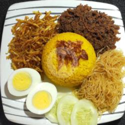 Nasi Kuning Cakalang Komplit