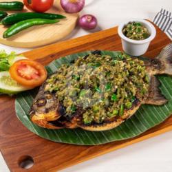 Ikan Bawal Goreng Sambal Ijo