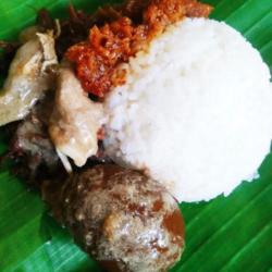 Nasi Gudeg Telor Ayam Suwir