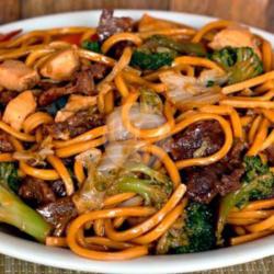 Beef Yaki Soba  Pedas Wijen ( Tampa Sayur )