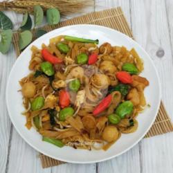 Kwetiuw Goreng Petai