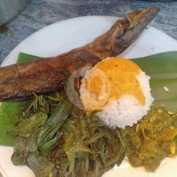 Nasi Ikan Lele Goreng