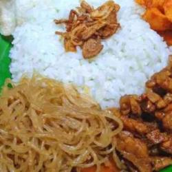 Nasi Uduk Bihun Tempe Orek Sambal Kerupuk