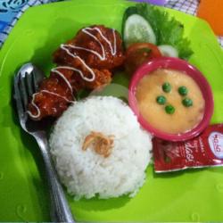 Baru Nasi Ayam Pedes Saous Delisaos Hot Lava Disajikan Dg Saos Mayo