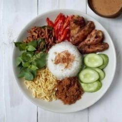 Nasi Uduk Orek Bihun