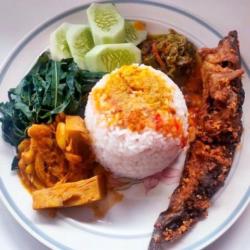 Nasi Campur Ikan Lele Goreng   Tahu   Tempe