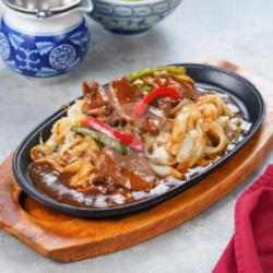 Sizzling Beef Tausy Kway-teow