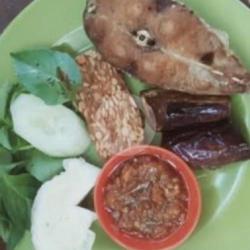 Lalapan Patin Goreng (tanpa Nasi)