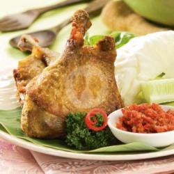 Bebek Goreng   Nasi, , Sambal Mentah / Mateng