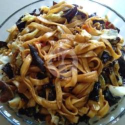 Mie Goreng Kwitew Jamur Hitam Es Teh