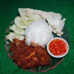 Paket Komplit Nasi   Paha Ayam Goreng Rempah   Teh Botol