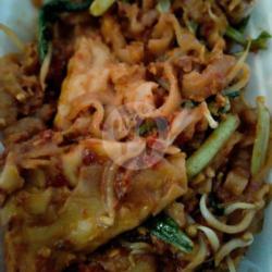 Kwetiau Goreng Pangsit