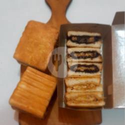 Roti Pisang Bakar 2 Varian Tiramisu-taro