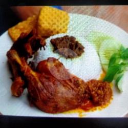 Nasi Ayam Goreng   Leher/kepala   Tahu Tempe. Bumbu Hitam Sambel Ijo Pedass