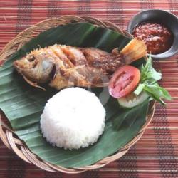 Nasi Ikan Nila Bumbu Hitam Khas Madura