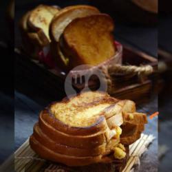 Roti Bakar Srikaya