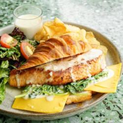 Creamy Salmon And Spinach Sandwich