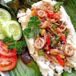 Nasi Bakar Cumi Asin Pedas