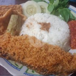 Nasi Penyet Bandeng Presto