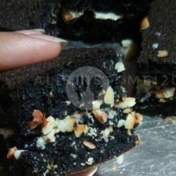 Black Forest Coklat Kacang Susu