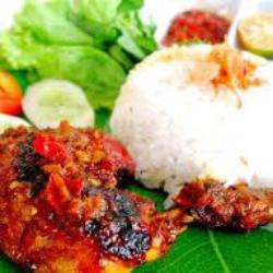 Ayam Goreng Spesial Sambel Pencok   Nasi   Es Teh