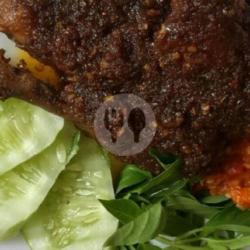 Bebek Goreng Paha Atas Sambal Hitam  Nasi