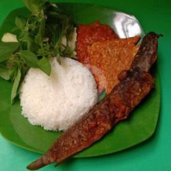 Nasi Uduk Lele Goreng