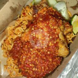 Mie Goreng Ayam Geprek Jumbo Free Ice Tea