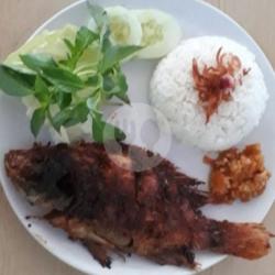 Nasi Uduk : Nila Bakar