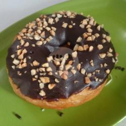 Donat Topping Coklat Kacang