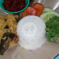 Nasi   Lele Goreng Srundeng   Es Sirup