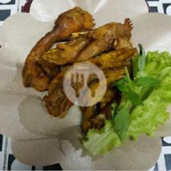 Kepala   Ceker Ayam Kampung Goreng